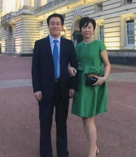 玛格特·罗比谈真人版《芭比》：希望可以引发讨论 2020-12-23 近日，演员玛格特·罗比在受访时谈到自己的新作《芭比》时表示，希望大家不要被片名所误导，她和主创团队希望这部电影可以引发一些深刻的讨论。
